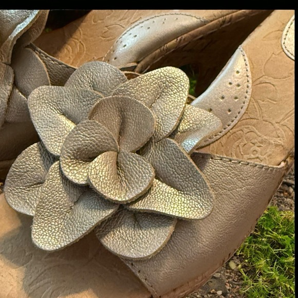 BJORNDAL‎  Leila Size 7.5  Leather Cork Sandals Flower Heeled - Picture 9 of 13